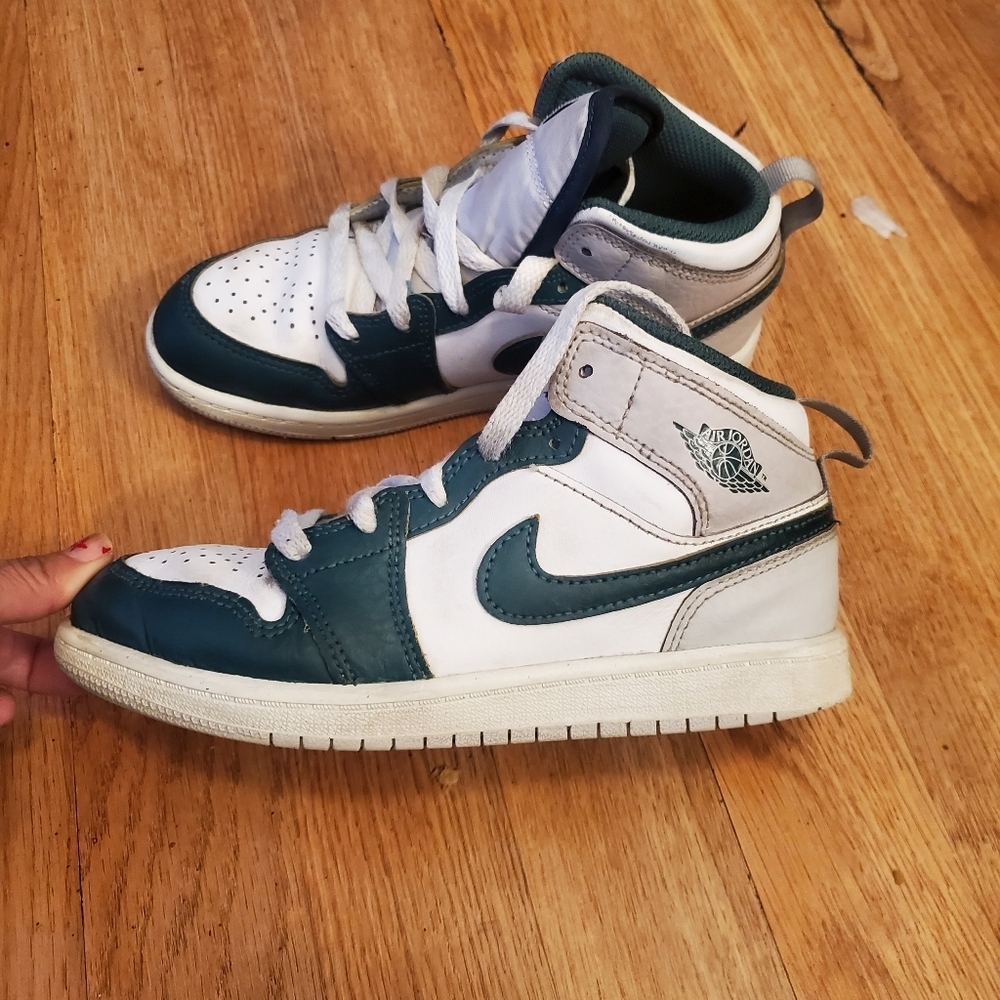 Nike Air Jordan Hightop Green White Sneakers,size 2Y - Picture 5 of 8